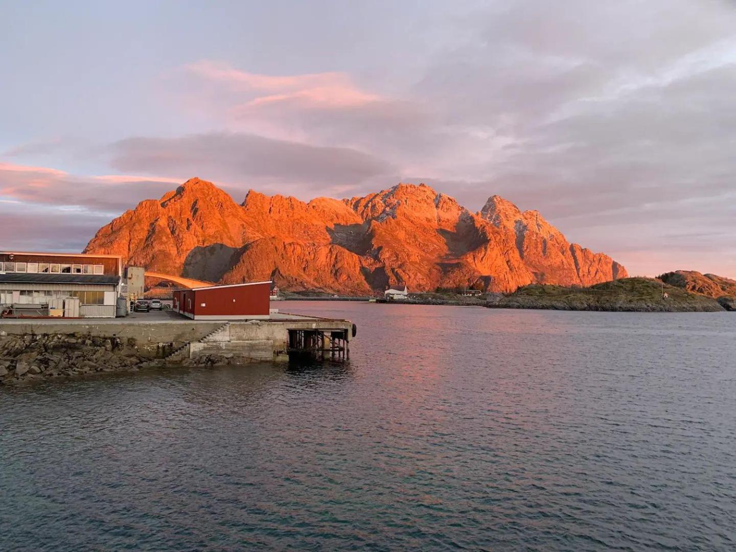 Stor Moderne Leilighet I Henningsvaer, 70 Kvm Экстерьер фото
